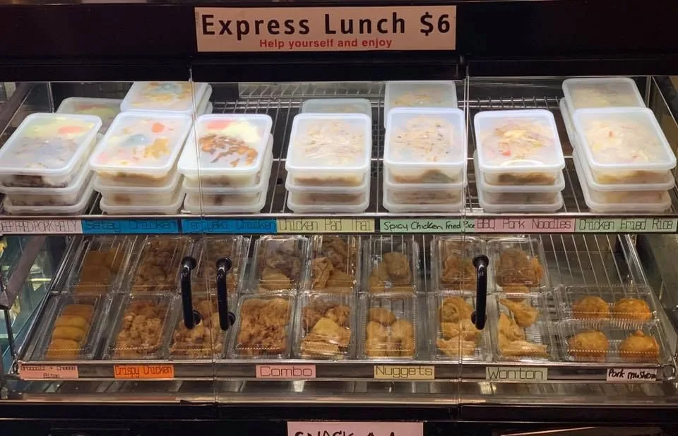 Display case with an express lunch $6 sign at Chai-Yo Café